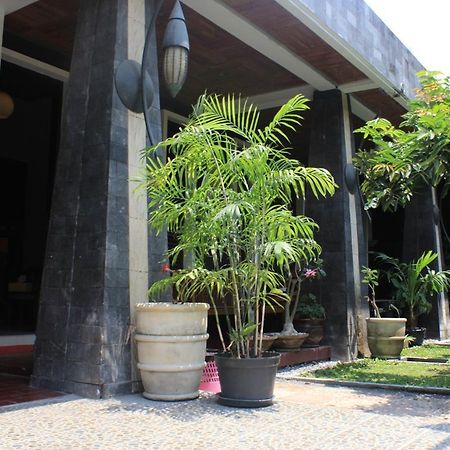 Puri Minggiran Guesthouse Yogya Yogyakarta Ngoại thất bức ảnh
