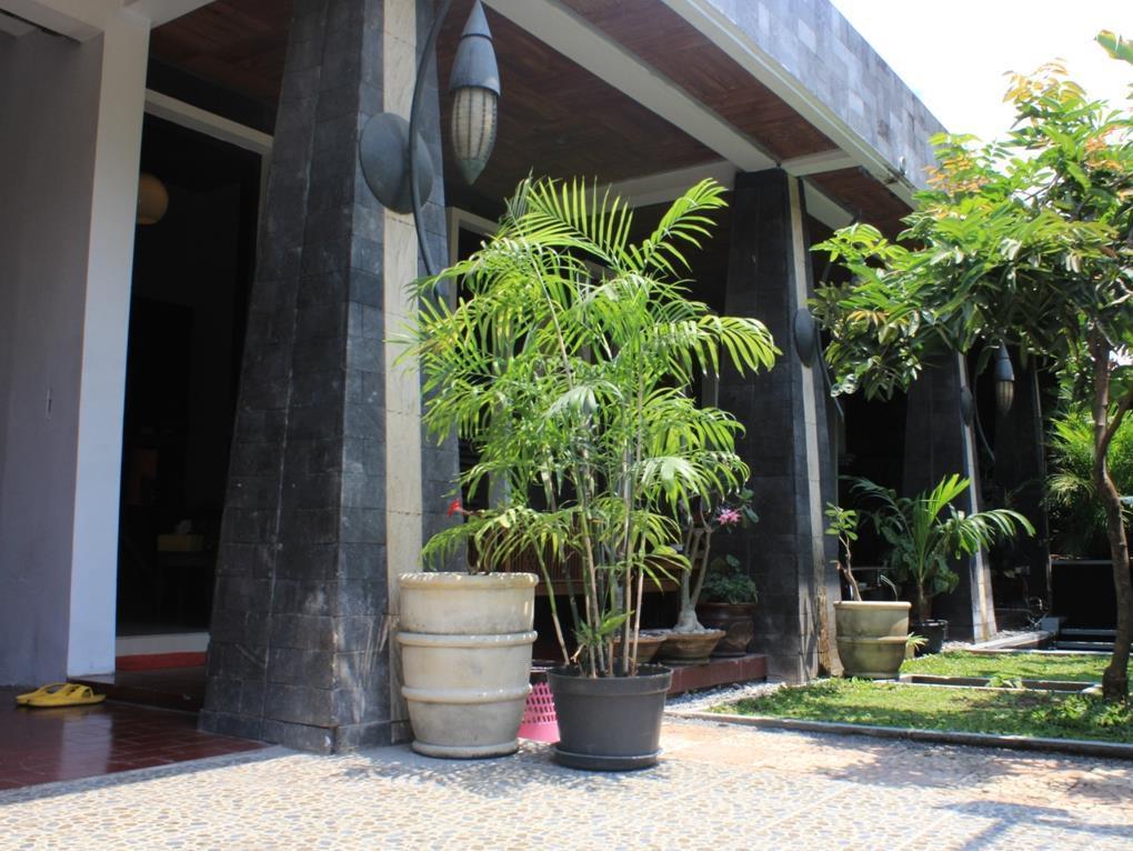 Puri Minggiran Guesthouse Yogya Yogyakarta Ngoại thất bức ảnh