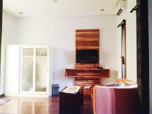Puri Minggiran Guesthouse Yogya Yogyakarta Ngoại thất bức ảnh