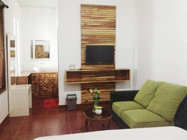 Puri Minggiran Guesthouse Yogya Yogyakarta Ngoại thất bức ảnh