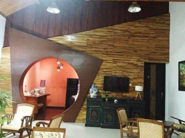 Puri Minggiran Guesthouse Yogya Yogyakarta Ngoại thất bức ảnh