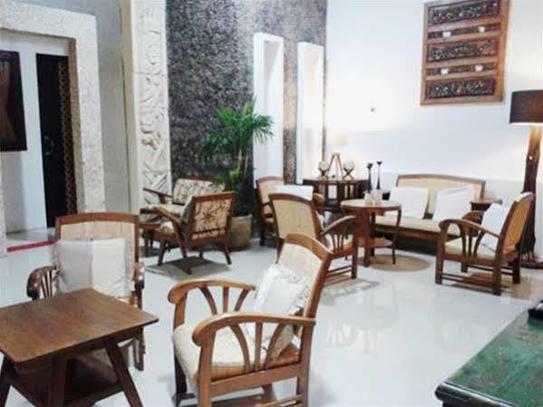 Puri Minggiran Guesthouse Yogya Yogyakarta Ngoại thất bức ảnh