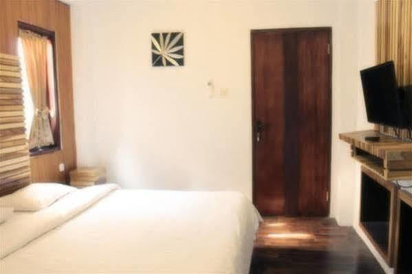 Puri Minggiran Guesthouse Yogya Yogyakarta Ngoại thất bức ảnh